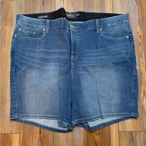 Bombshell skinny torrid denim shorts size 26